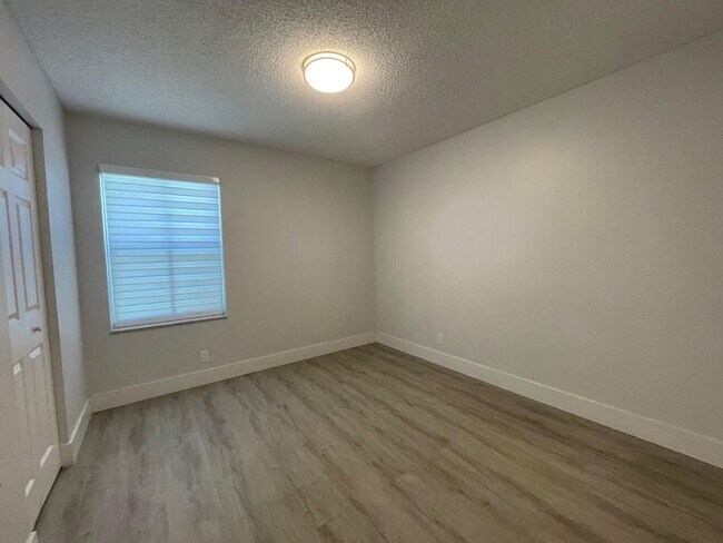 Building Photo - 4293 Laurel Ridge Cir