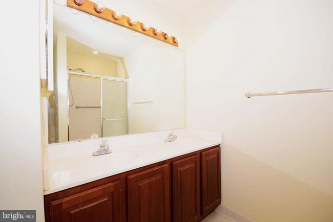 Building Photo - 928 Beacon Way