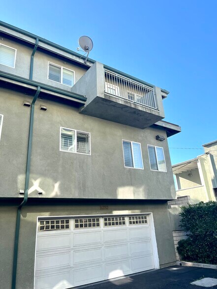 back area of unit - 16619 Yukon Ave