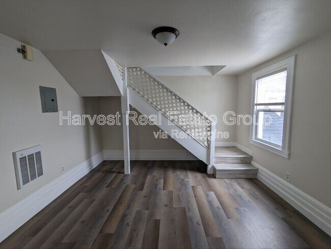Building Photo - 812 E 23rd St