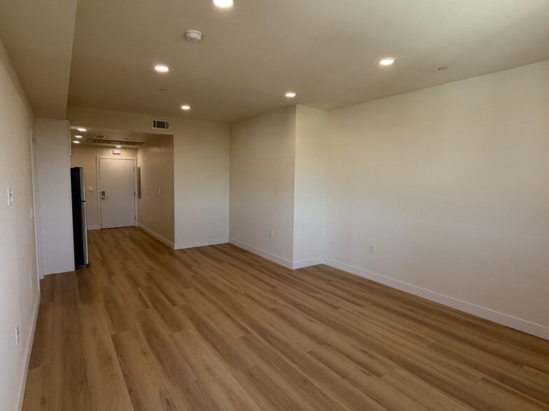 Building Photo - 14535 Weddington St