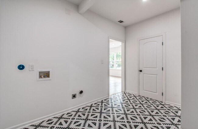 Building Photo - Elegant Midtown Memphis Single-Family Home for Lease