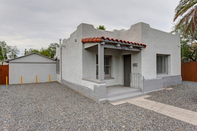 Building Photo - 1509 E 9th St