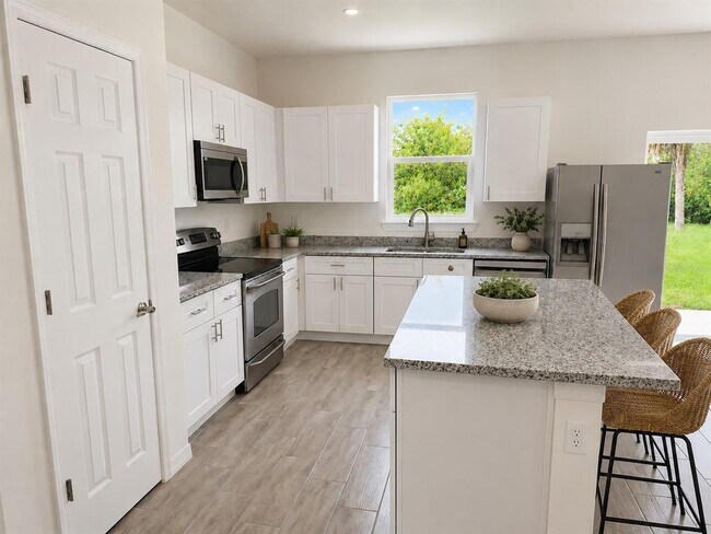 Building Photo - 15010 Community Ave