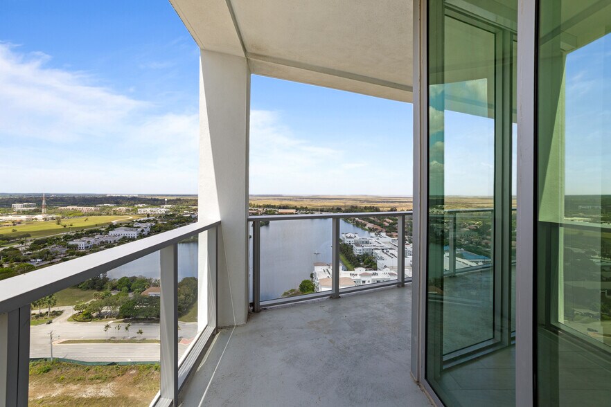 Building Photo - 2000 Metropica Way