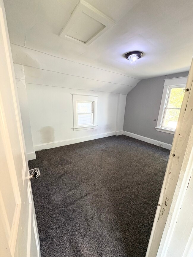 Building Photo - 1417 18th Ave