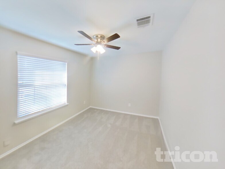 Building Photo - 1114 Bellevue Dr