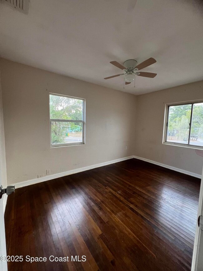 Building Photo - 919 Kensington Dr