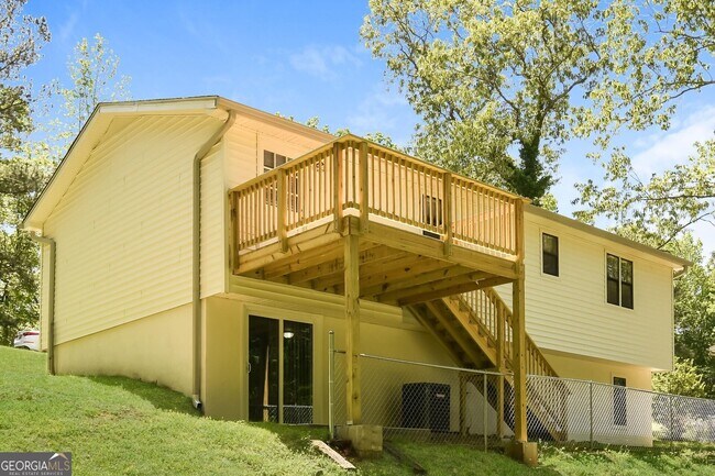 Building Photo - 3085 Flowers Dr