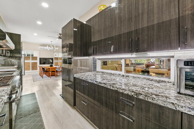 Building Photo - 46211 Roadrunner Ln