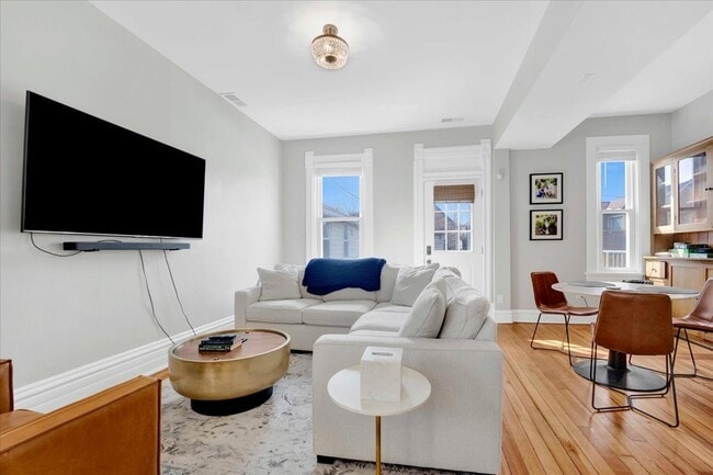 Building Photo - 1728 N Wood St