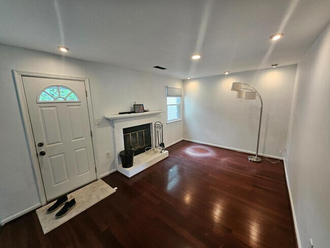 Building Photo - 1036 Glen Willow Dr