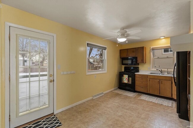 Building Photo - 1715 Rerick St