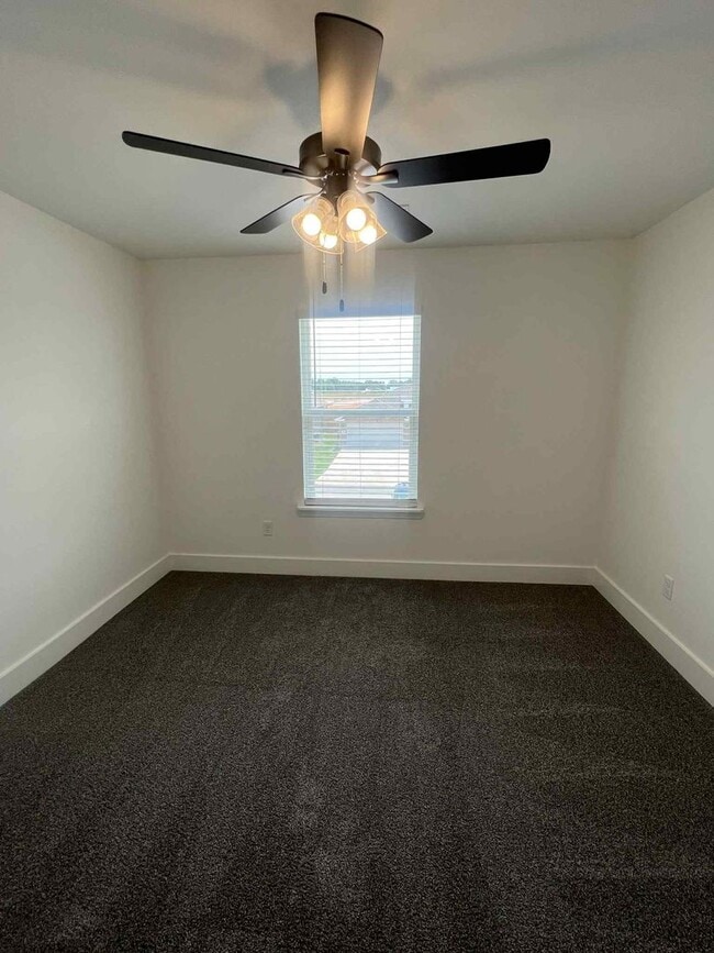 Building Photo - BEAUTIFUL LUXRY NEW BUILD: 5 BEDROOM / 3.5...
