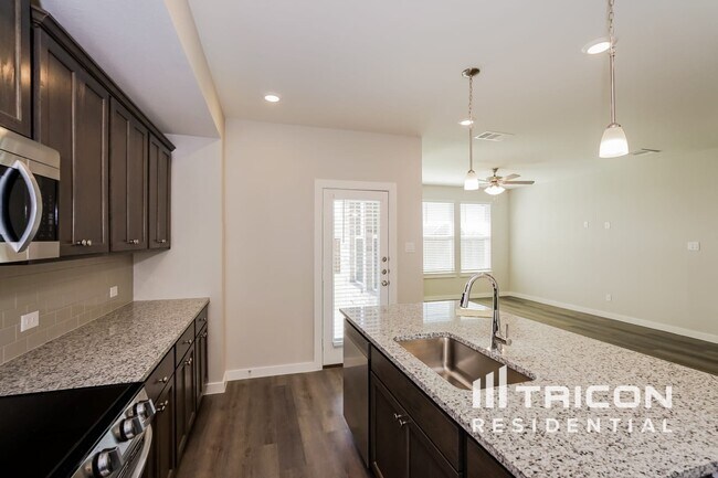 Building Photo - 8101 Howell Oak Dr