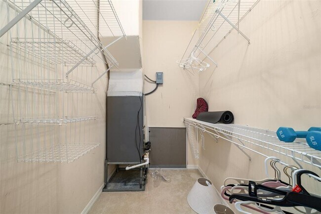 Building Photo - 2551 Lakeview Dr