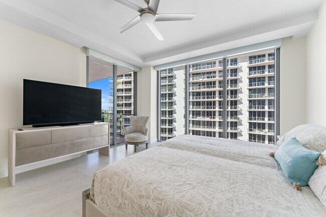 Building Photo - 3100 N Ocean Dr