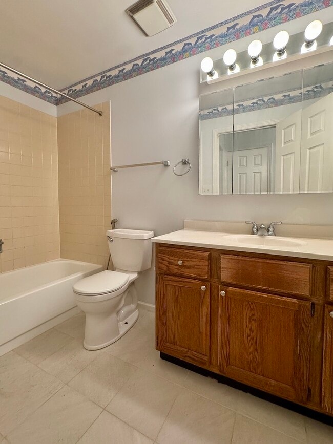 Building Photo - 2760 College Hill Cir