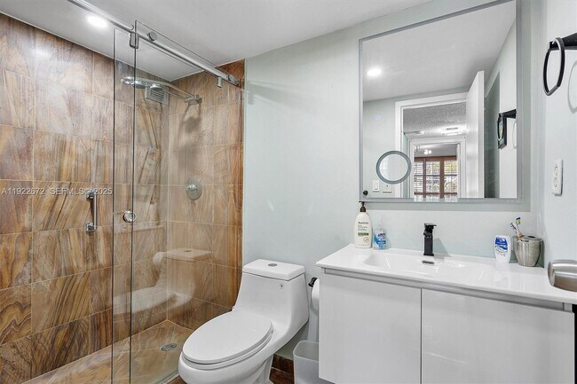 Building Photo - 600 Parkview Dr