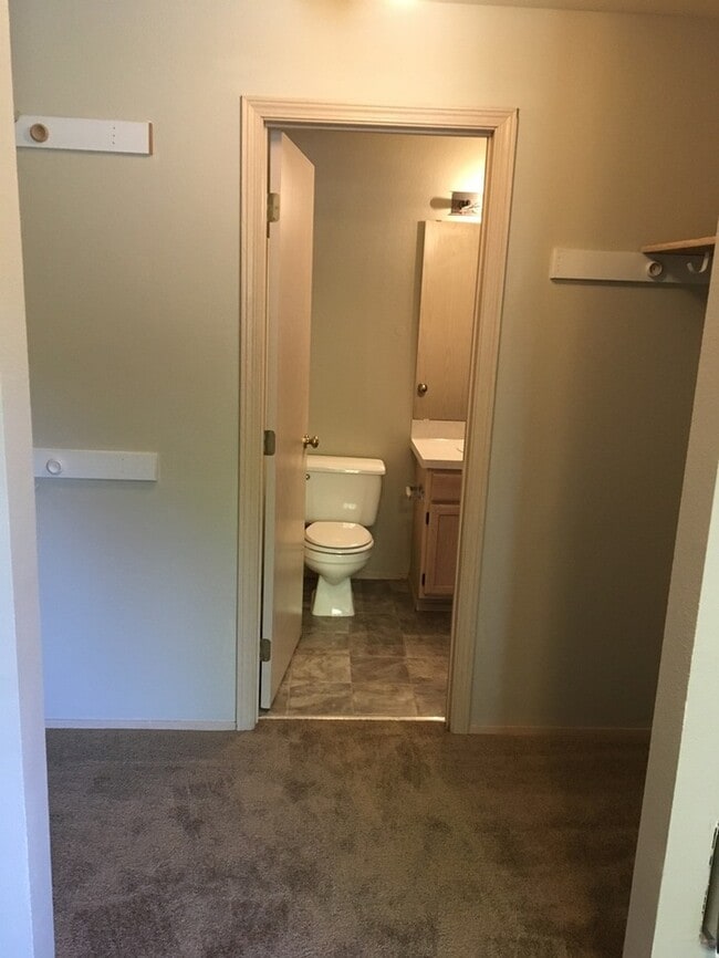 Building Photo - Orting 3bdr 1.5 bath Townhouse w/ garage