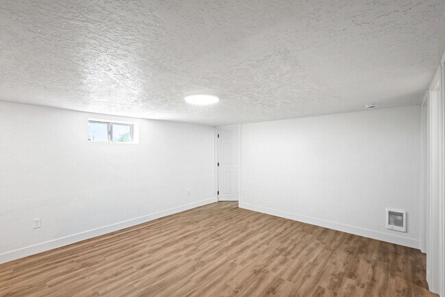 Building Photo - 781 S 1800 W