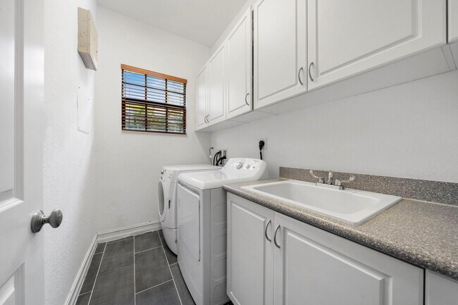 Building Photo - 7302 NW 111th Way