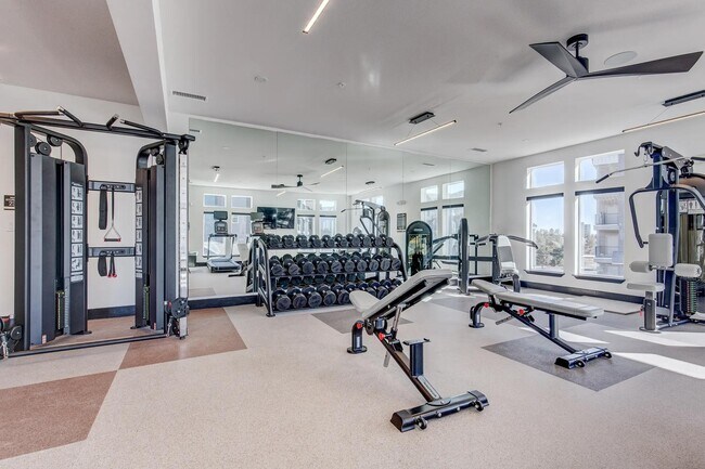 Building Photo - 185 Polaris Pointe