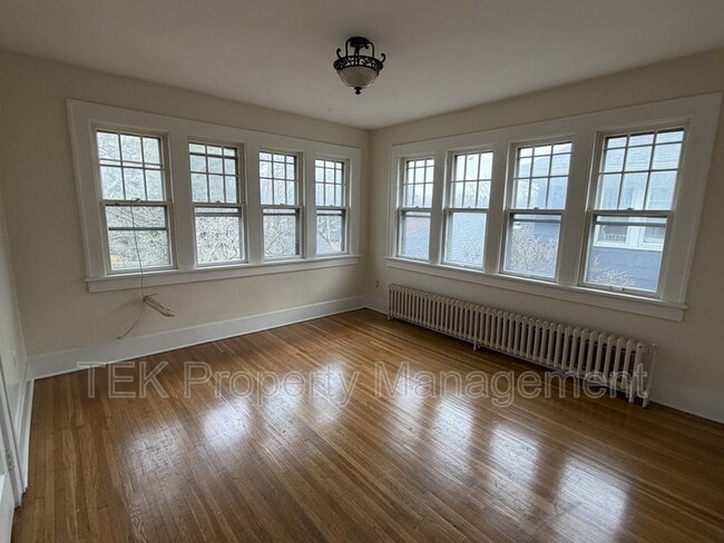 Building Photo - 3677 Lake Ave