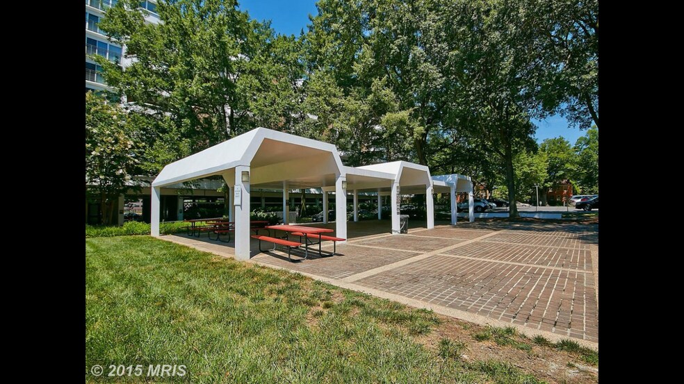 Building Photo - 700 7th St SW