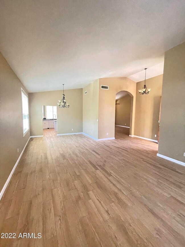 Building Photo - 658 N Poplar Ct