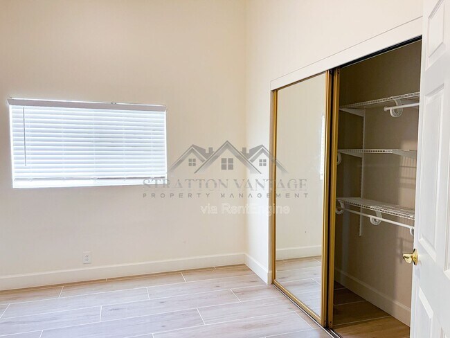 Building Photo - 1966 E Belmont Dr