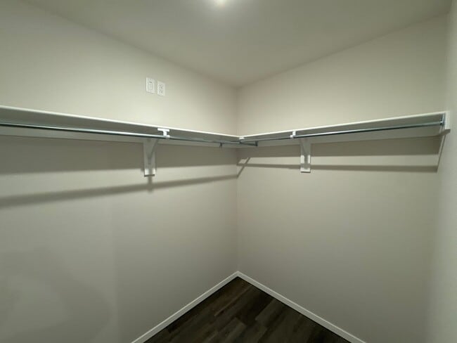 Building Photo - Now Pre-Leasing — Comfortable 3 Bedroom, 2 Bath Living in Barberry Court