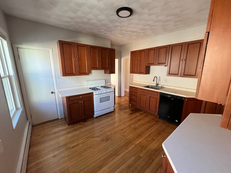 Kitchen 1 - 69 Frederick Ave