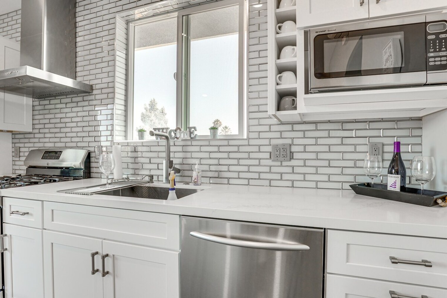 Building Photo - 2022 Avenida Del Diablo