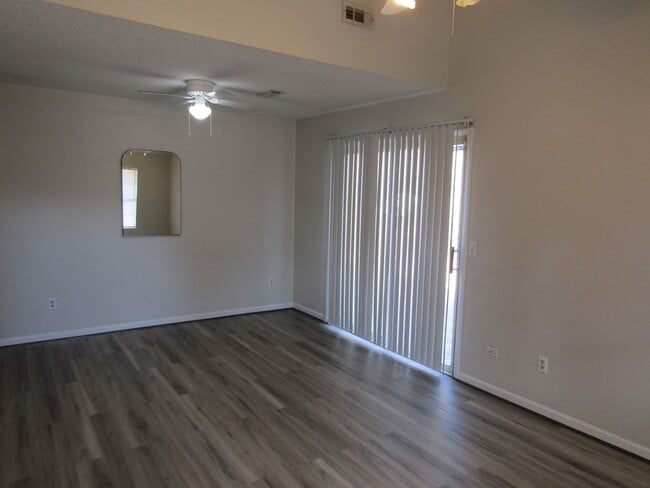 Building Photo - Beautiful 3bd/2ba