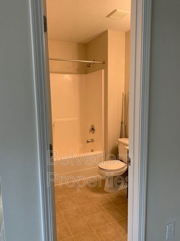 Building Photo - 18 Dillingham Pl