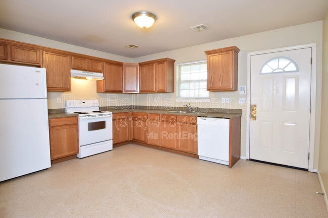 Building Photo - 6023 S Madison Pl E