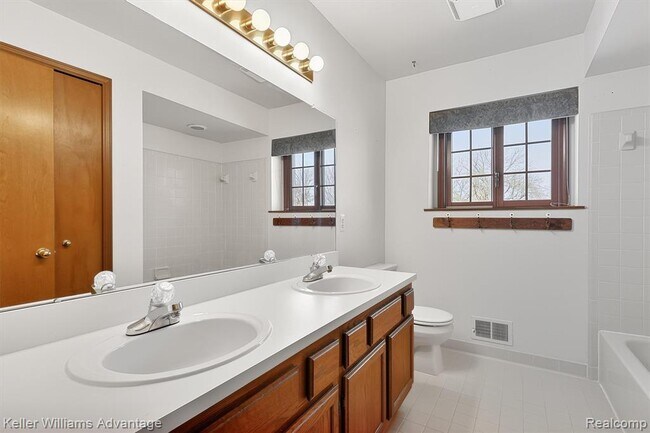 Building Photo - 40051 Finley Dr