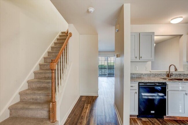 Building Photo - 1853 Bradfield Dr