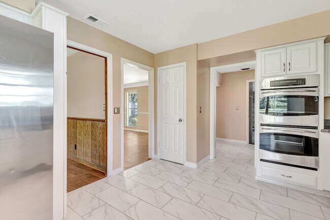 Building Photo - 119 Rio Pinar Dr
