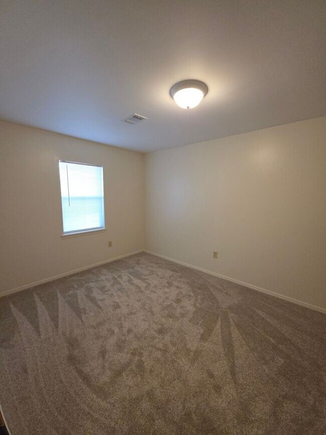 Building Photo - 1009-1023 W. 12TH