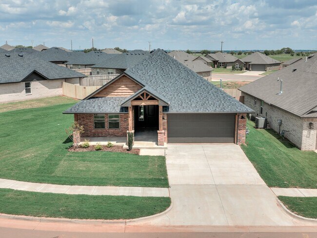 Building Photo - New Home In Yukon!