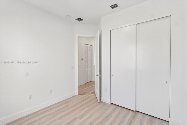 Building Photo - 10441 NW 66th St