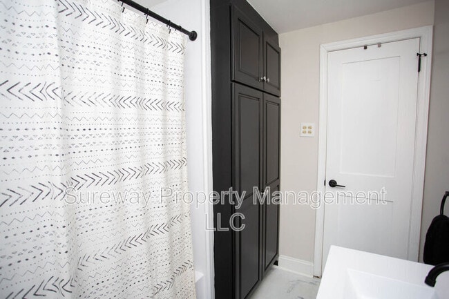 Building Photo - 403 University Blvd