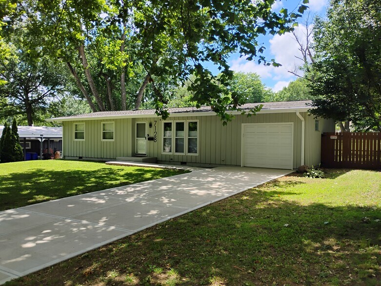 Building Photo - 7128 Lowell Ave