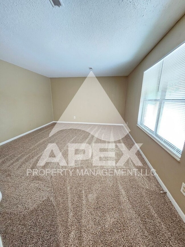 Building Photo - NICE - 2 Bedroom 1.5 Bath Townhouse WEST o...