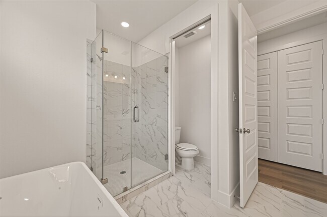 Building Photo - 1502 Hussion St