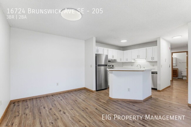 Building Photo - 16724 Brunswick Ave SE