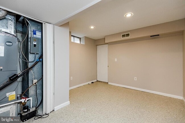 Building Photo - 517 Stockbridge Ct