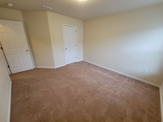 Building Photo - 4 bed, 2.5 Bath Home Available in Chartwel...